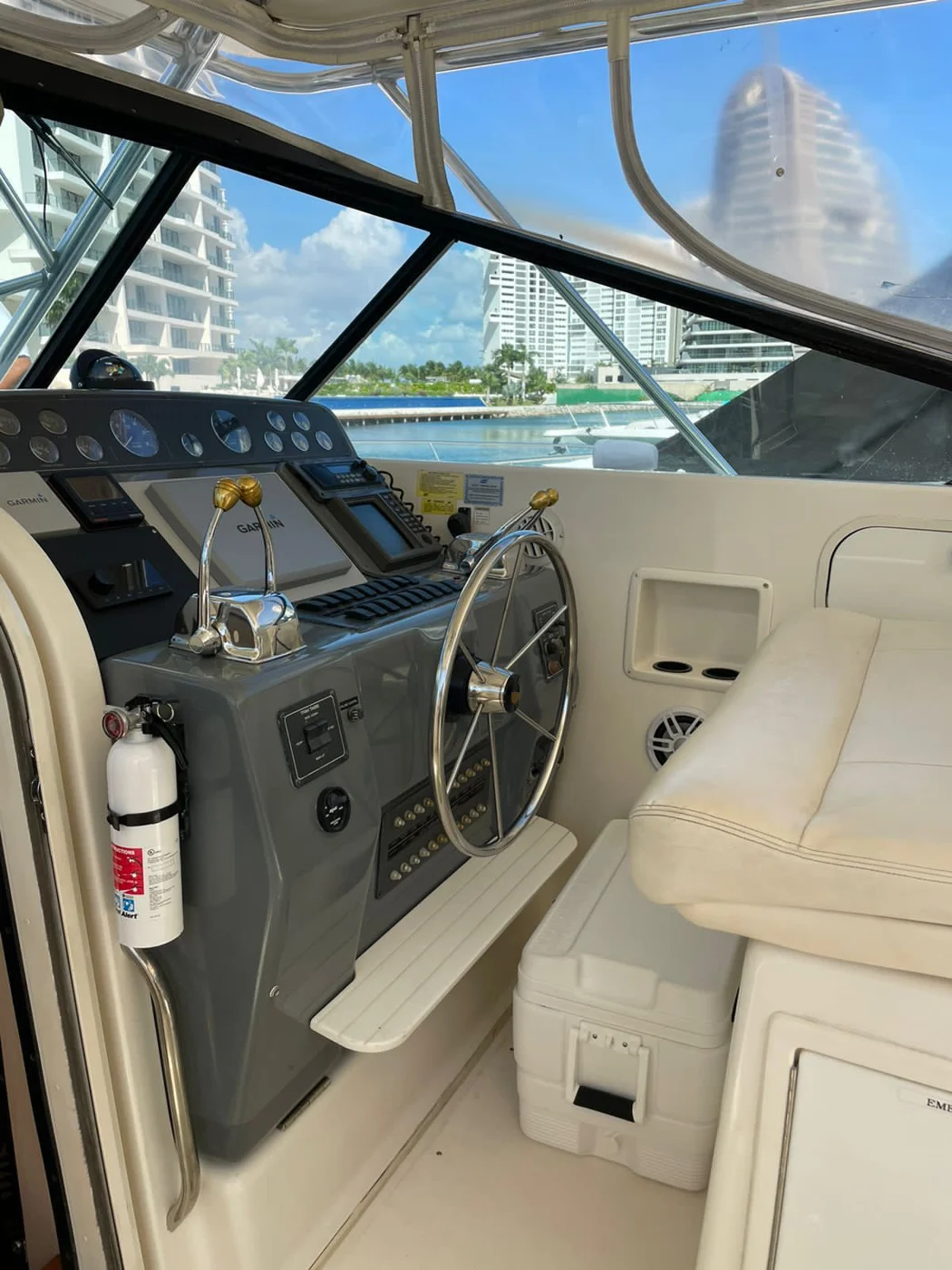 Hatteras 43, photo 12