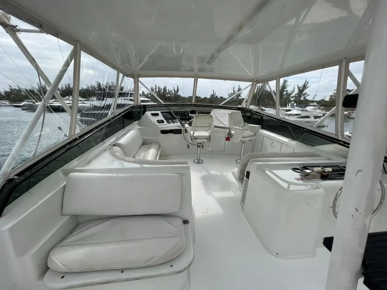 Hatteras 60, photo 11