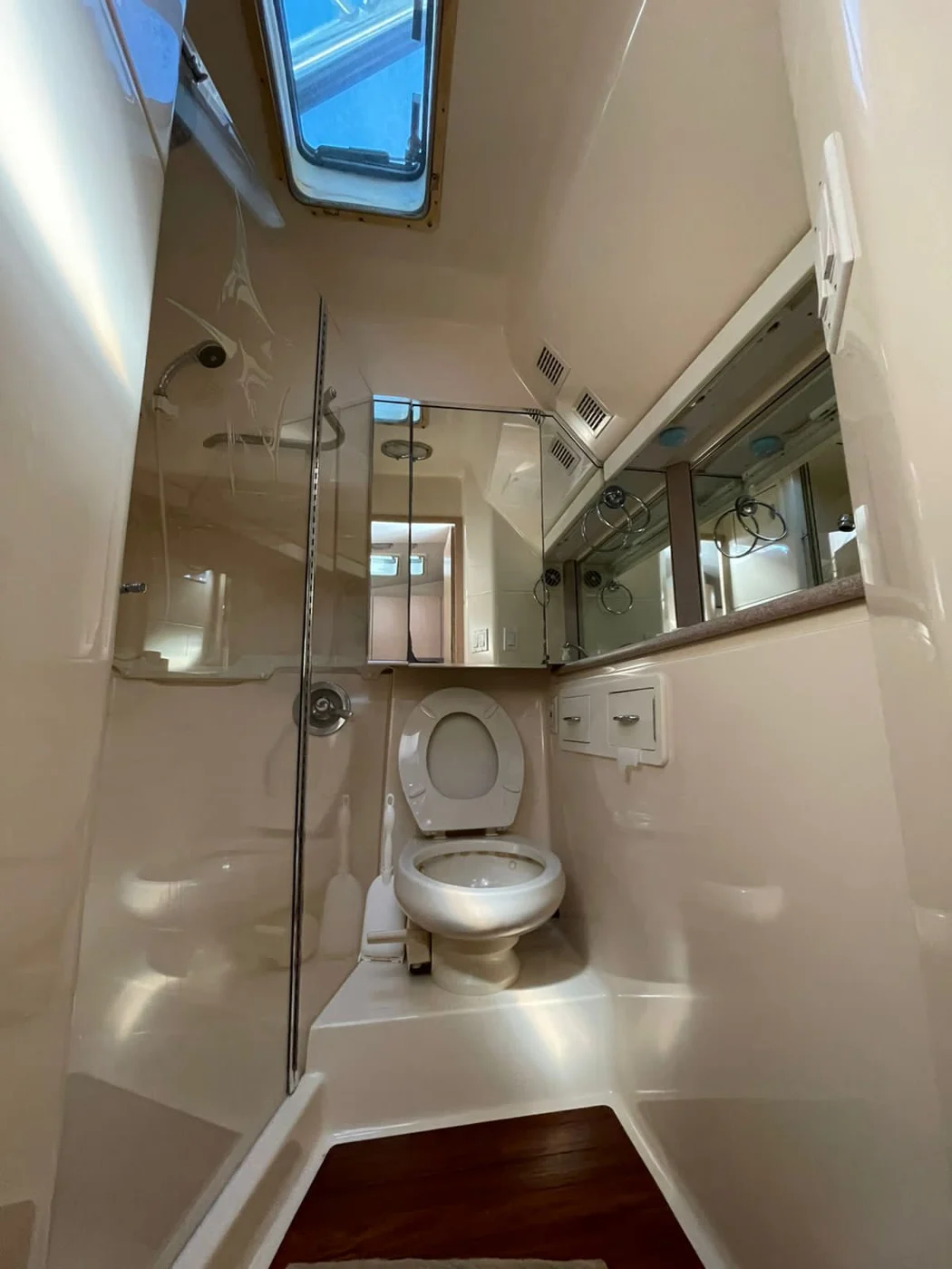 Hatteras 43, photo 15
