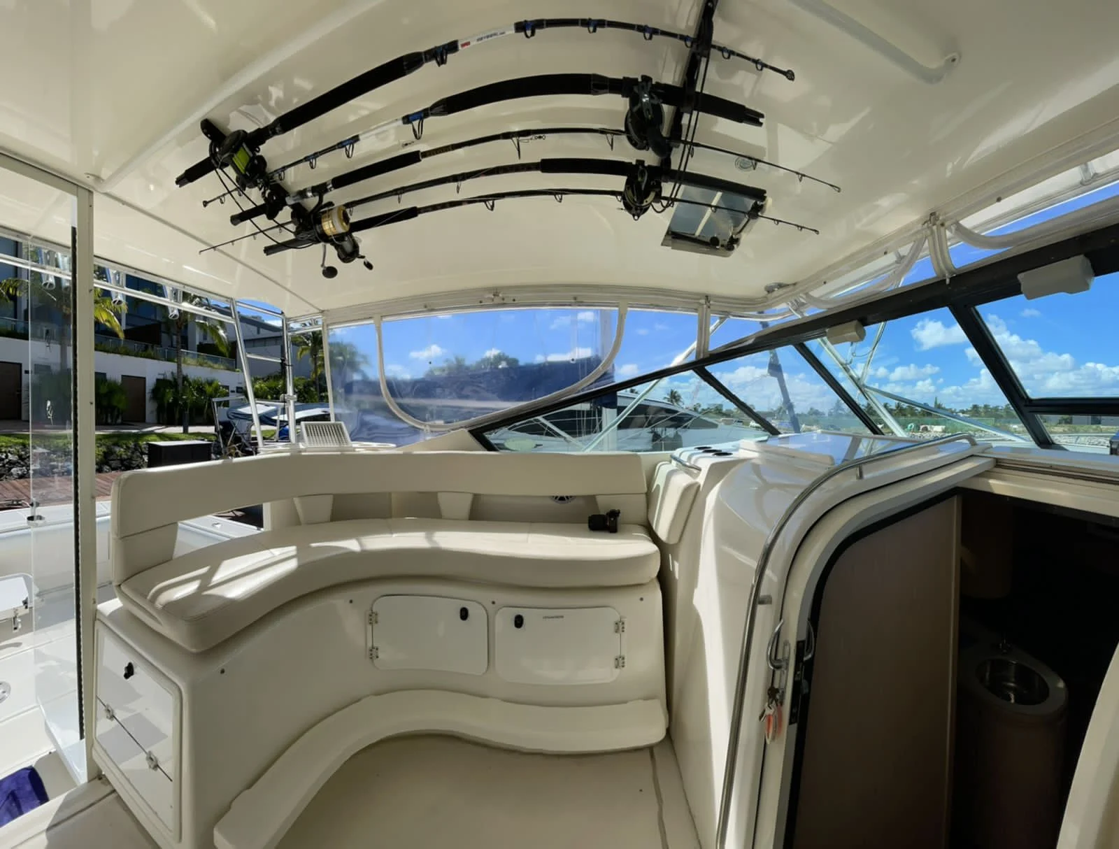 Hatteras 43, photo 13